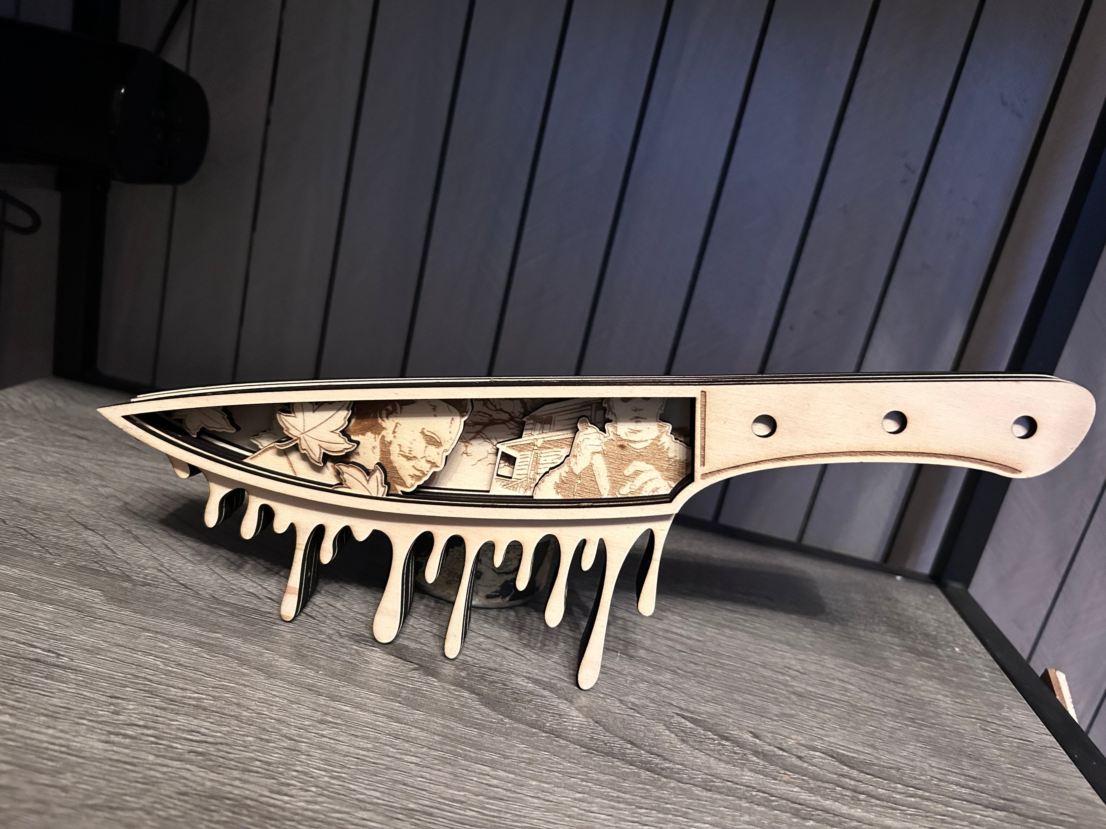 Michael Meyers Messer Schild aus Holz