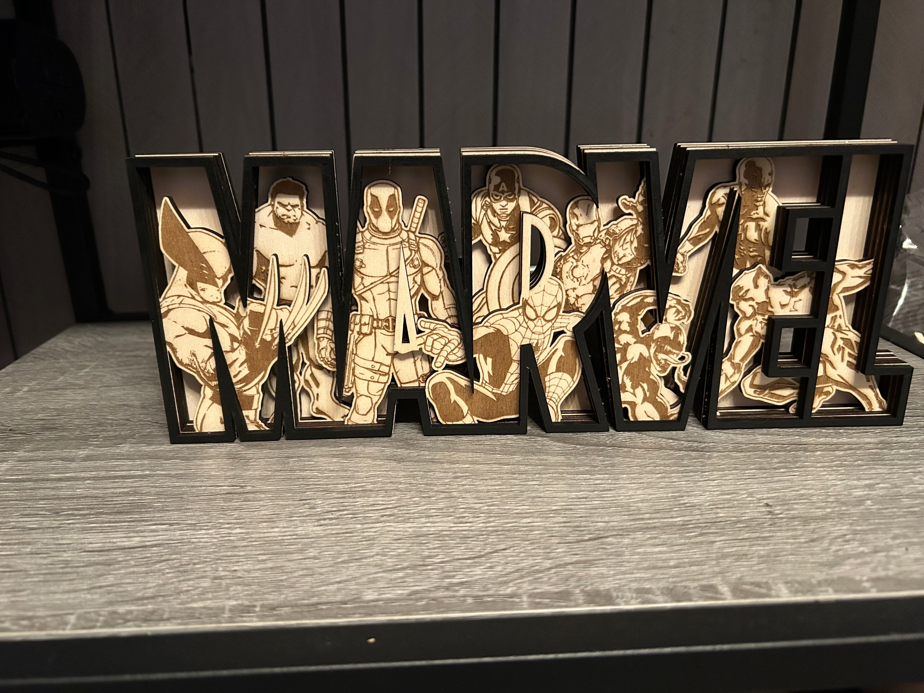 Marvel Schild schwarz