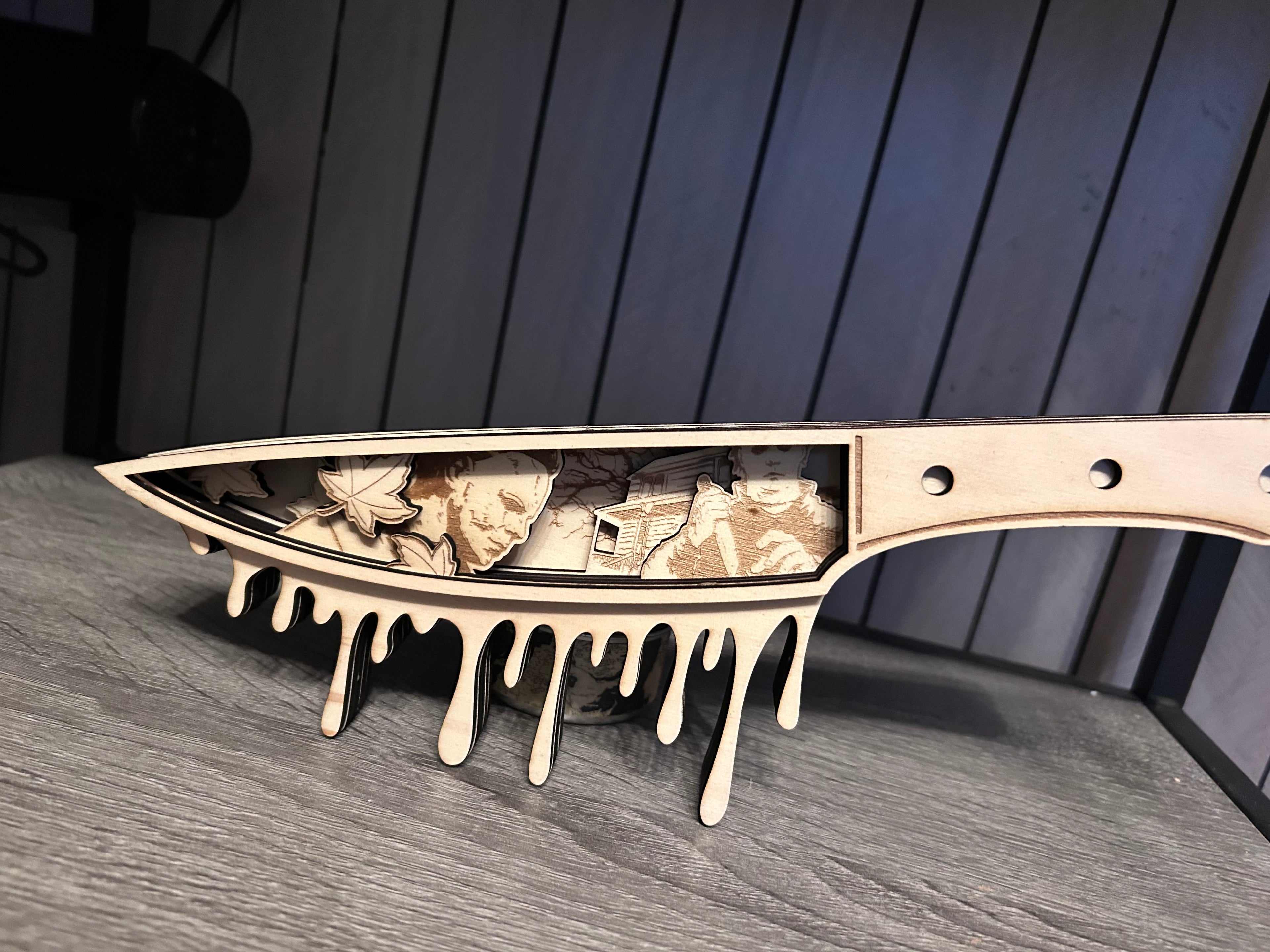 Michael Meyers Messer Schild aus Holz
