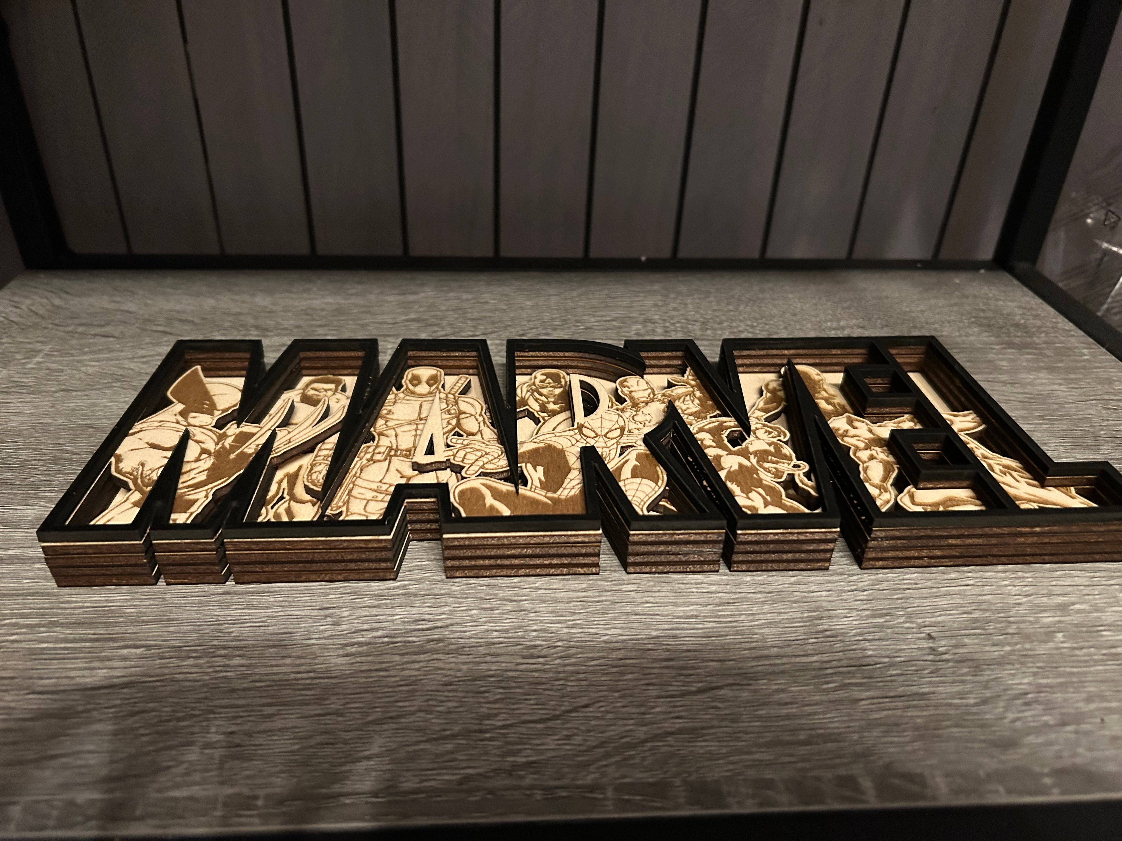 Marvel Schild schwarz